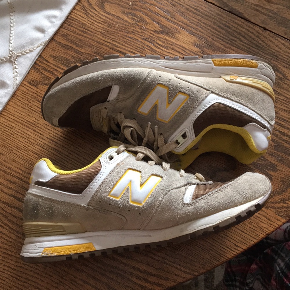 New balance tennis shoes